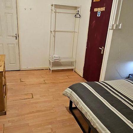 No Frills & Nothing Fancy 1 Bed Studio City Centre Cardiff Exterior photo