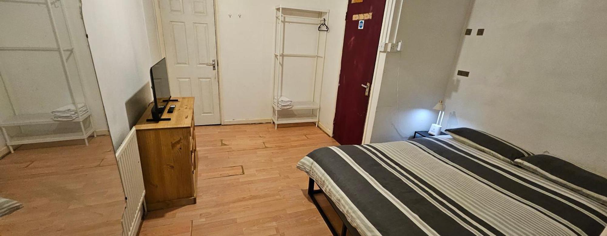No Frills & Nothing Fancy 1 Bed Studio City Centre Cardiff Exterior photo
